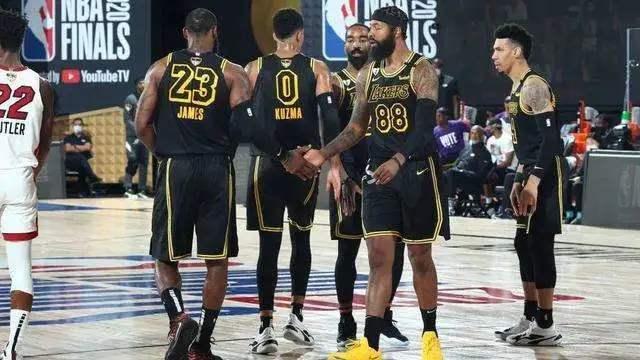 《第3次生日》15周年回顾：阿雅的爆衣曾是绅士必修课